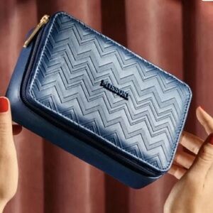 MISSONI Delta One First Class Travel Amenity Case Toiletry Bag Blue faux Leather